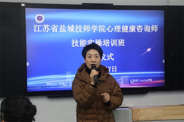 副校長鄭海風(fēng)出席開班儀式.jpg 副校長鄭海風(fēng)出席開班儀式.jpg