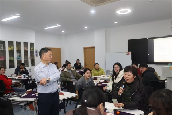 師生互動.jpg 師生互動.jpg