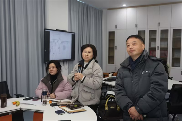 師生互動2.jpg 師生互動2.jpg