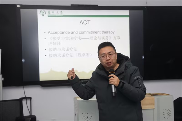 陳四光教授授課.jpg 陳四光教授授課.jpg